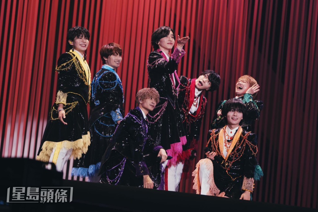 浪花男子首度襲港,前日起一連兩日舉行亞洲巡演的香港站,7位成員苦練廣東話冧粉絲。 浪花男子首度襲港,前日起一連兩日舉行亞洲巡演的香港站,7位成員苦練廣東話冧粉絲。