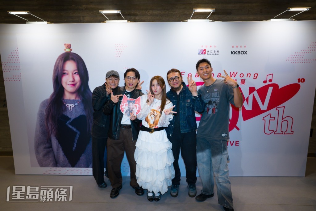 好友陳健安、Nowhere Boys主音Van和結他手Ken。