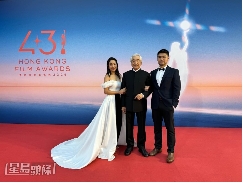 翁倩玉爆好友秦沛向她「投訴」,問為什麼這次來港沒告訴他,兒子姜文杰原來是她的契仔,名字都是翁倩玉爸爸改的。 翁倩玉爆好友秦沛向她「投訴」,問為什麼這次來港沒告訴他,兒子姜文杰原來是她的契仔,名字都是翁倩玉爸爸改的。