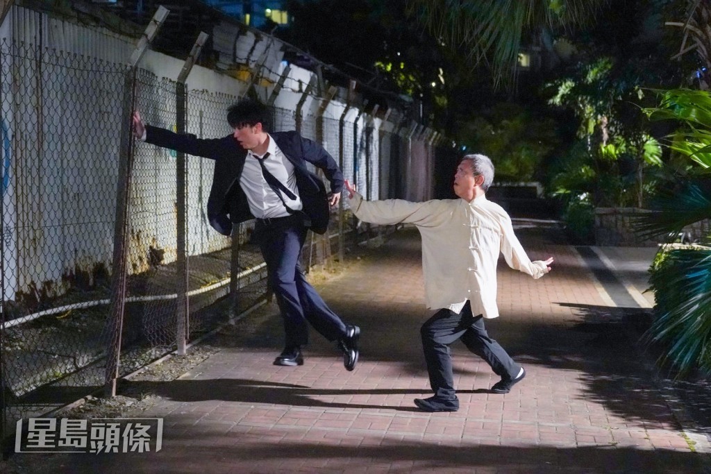 Jay說:「每個人都有自己嘅想像力,Imagine Land。呢首歌係希望大家遇到唔開心嘅事情,多啲想像力,令世界更美好!」 Jay說:「每個人都有自己嘅想像力,Imagine Land。呢首歌係希望大家遇到唔開心嘅事情,多啲想像力,令世界更美好!」