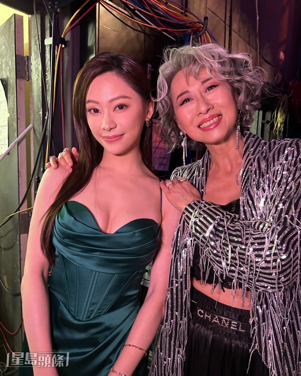 演員葉蒨文與歌手葉蒨文合照。 演員葉蒨文與歌手葉蒨文合照。