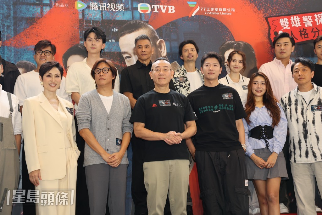 張振朗、林保怡、陳法蓉、傅嘉莉、高鈞賢等到觀塘宣傳劇集《刑偵12》。 張振朗、林保怡、陳法蓉、傅嘉莉、高鈞賢等到觀塘宣傳劇集《刑偵12》。