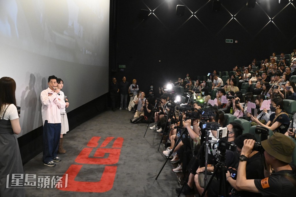 二人跟觀眾分享拍攝感受。 二人跟觀眾分享拍攝感受。