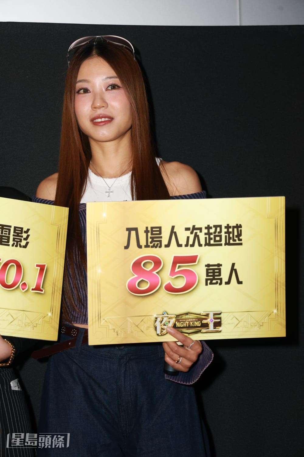 芯駖與鄭秀文浸在熱水中浸足兩小時，也被刪短了很多。