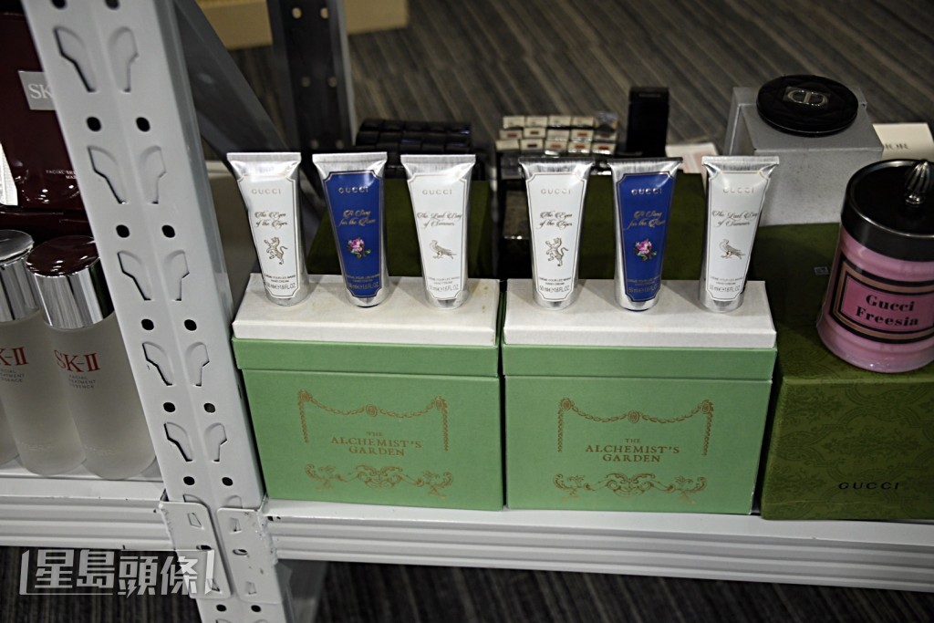 海關展示檢獲的物品。楊偉亨攝
