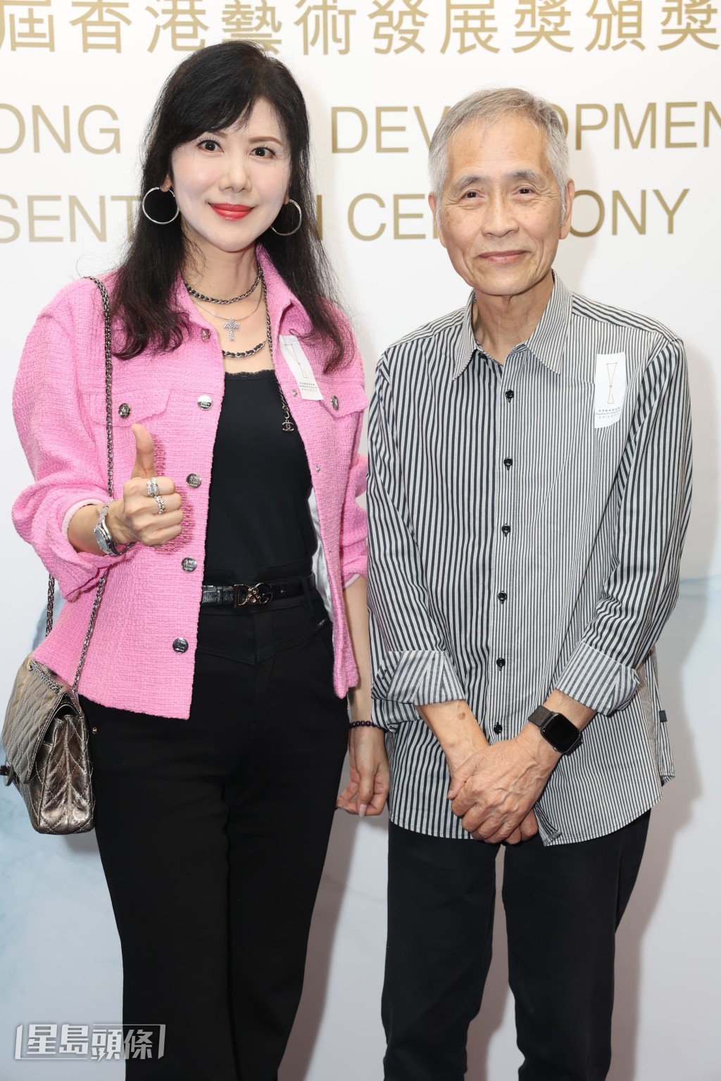 朱潔儀特地來支持她的老師、書畫藝術家黃孝逵榮獲「藝術家年獎（視覺藝術）」。