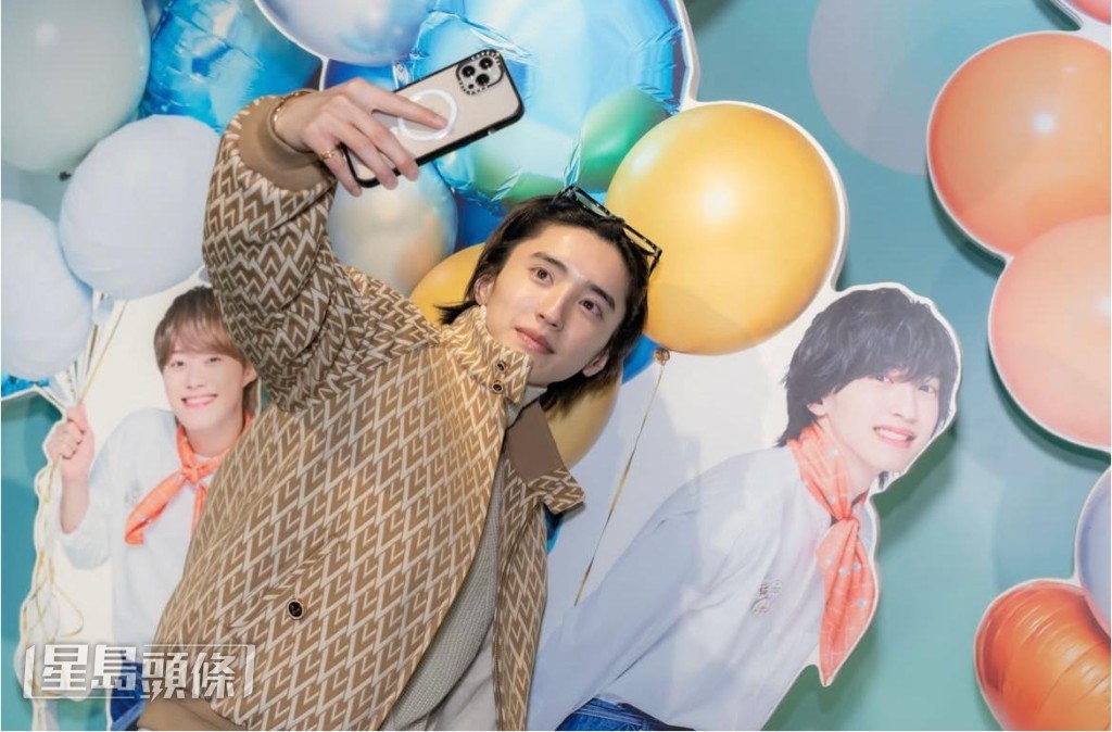 人氣成員道枝駿佑開心自拍。 人氣成員道枝駿佑開心自拍。