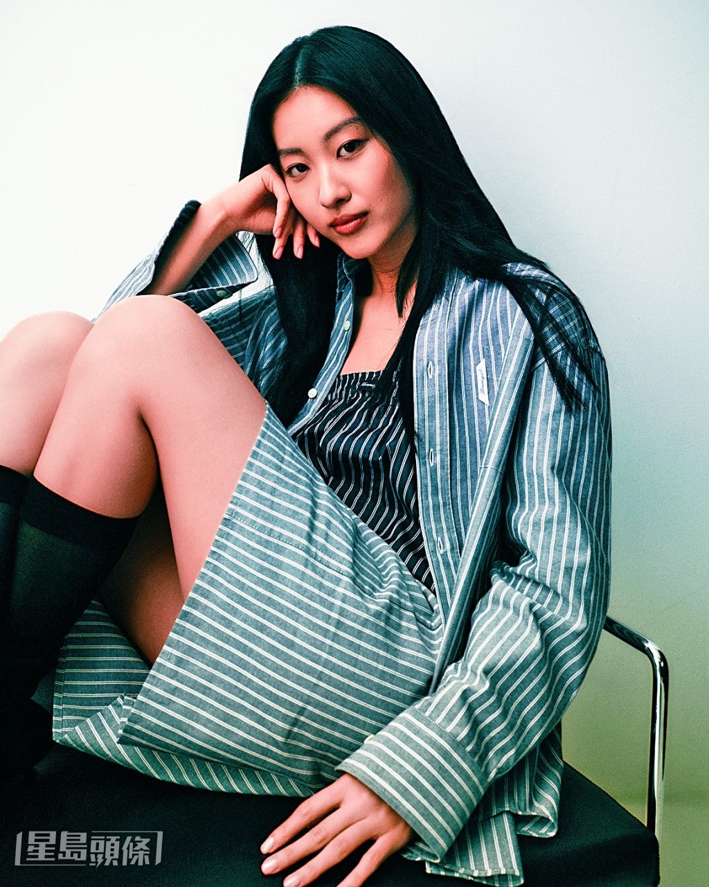 衣着打扮上走性格時尚路線的康堤，私底下也是個率性樂天的女孩。