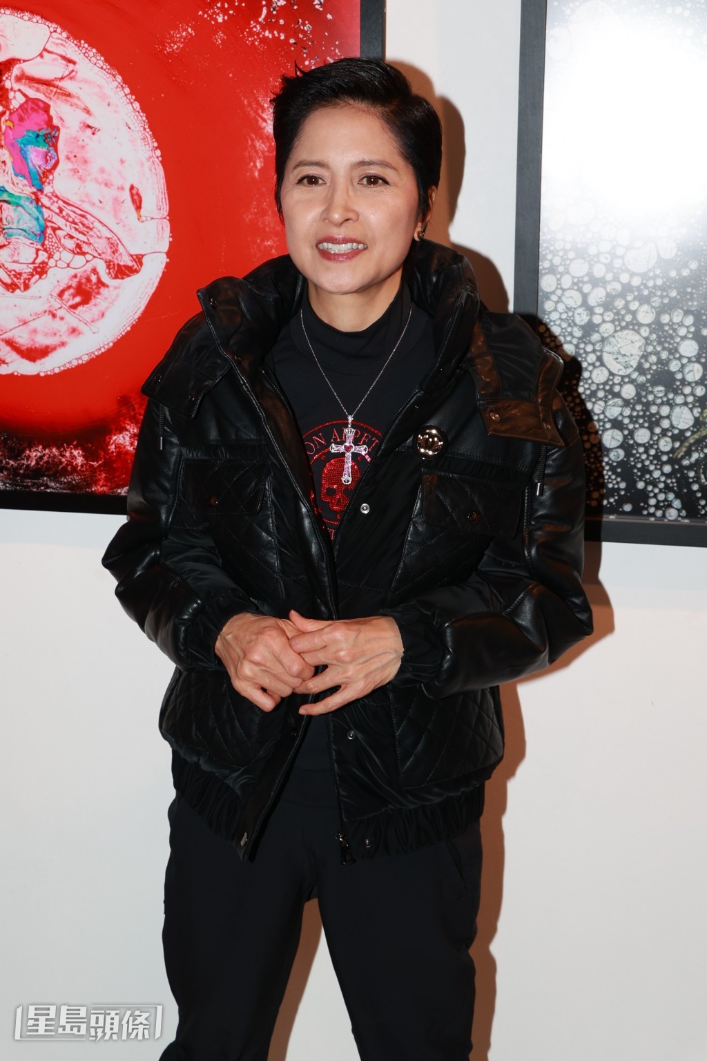 邵美琪早前現身支持任達華的藝術展,今次再度力撐華哥攝影展。 邵美琪早前現身支持任達華的藝術展,今次再度力撐華哥攝影展。