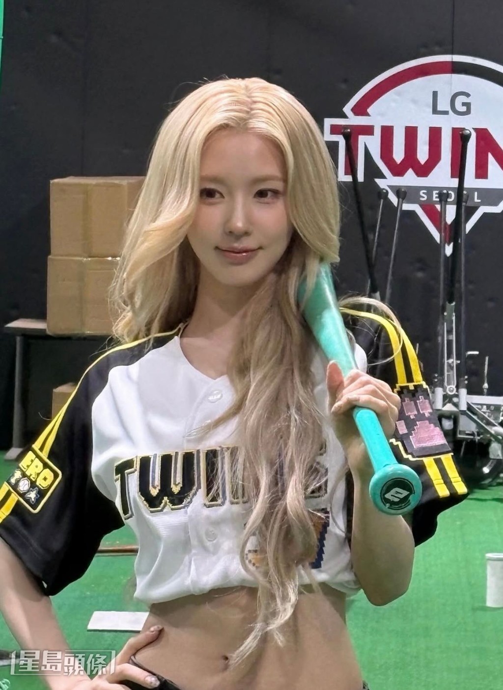 同場還有韓國人氣女團(G)I-DLE 主唱Miyeon (曹薇娟)。