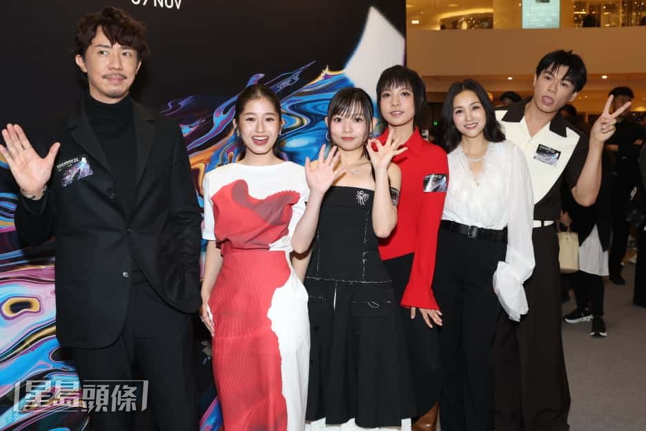 動畫《世外》舉行首映禮,有份為《世外》配音的張繼聰、謝安琪、鍾雪瑩、柯煒林等都有到場。 動畫《世外》舉行首映禮,有份為《世外》配音的張繼聰、謝安琪、鍾雪瑩、柯煒林等都有到場。