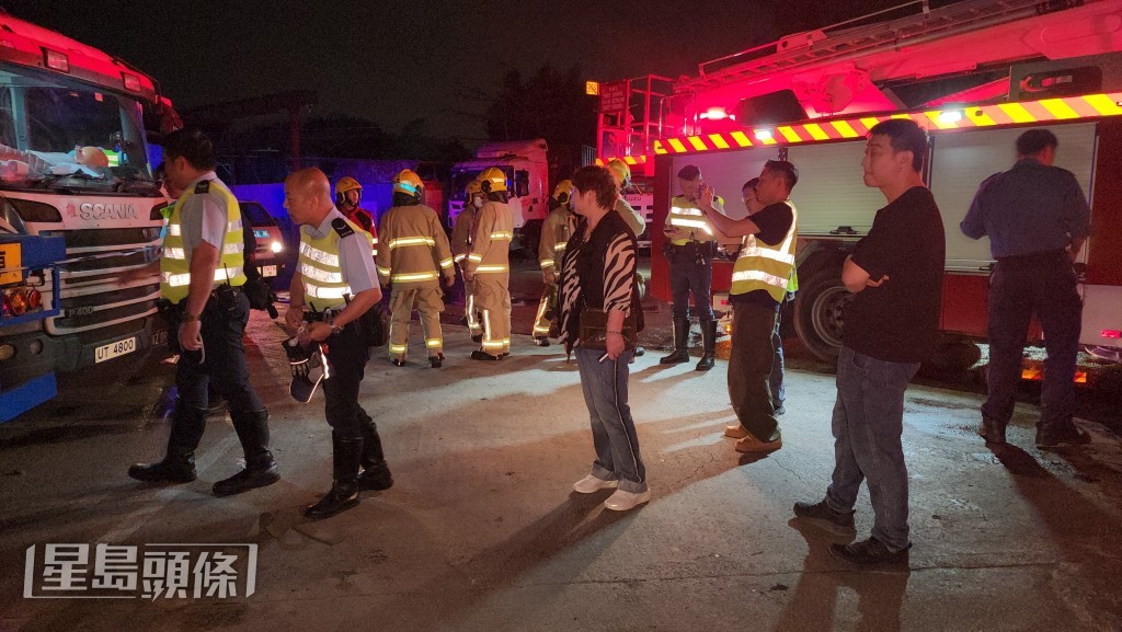 消防及警員在現場調查。黎志偉攝 消防及警員在現場調查。黎志偉攝