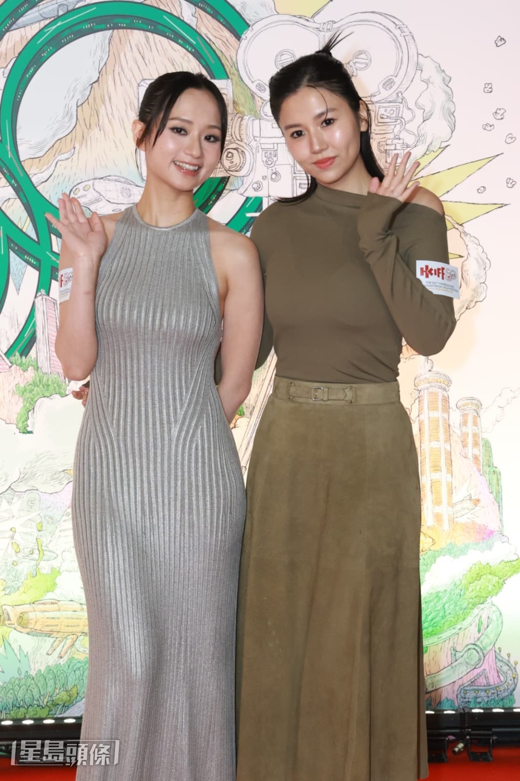  梁雍婷和楊偲泳為有份演出的電影《廚師發辦》宣傳。