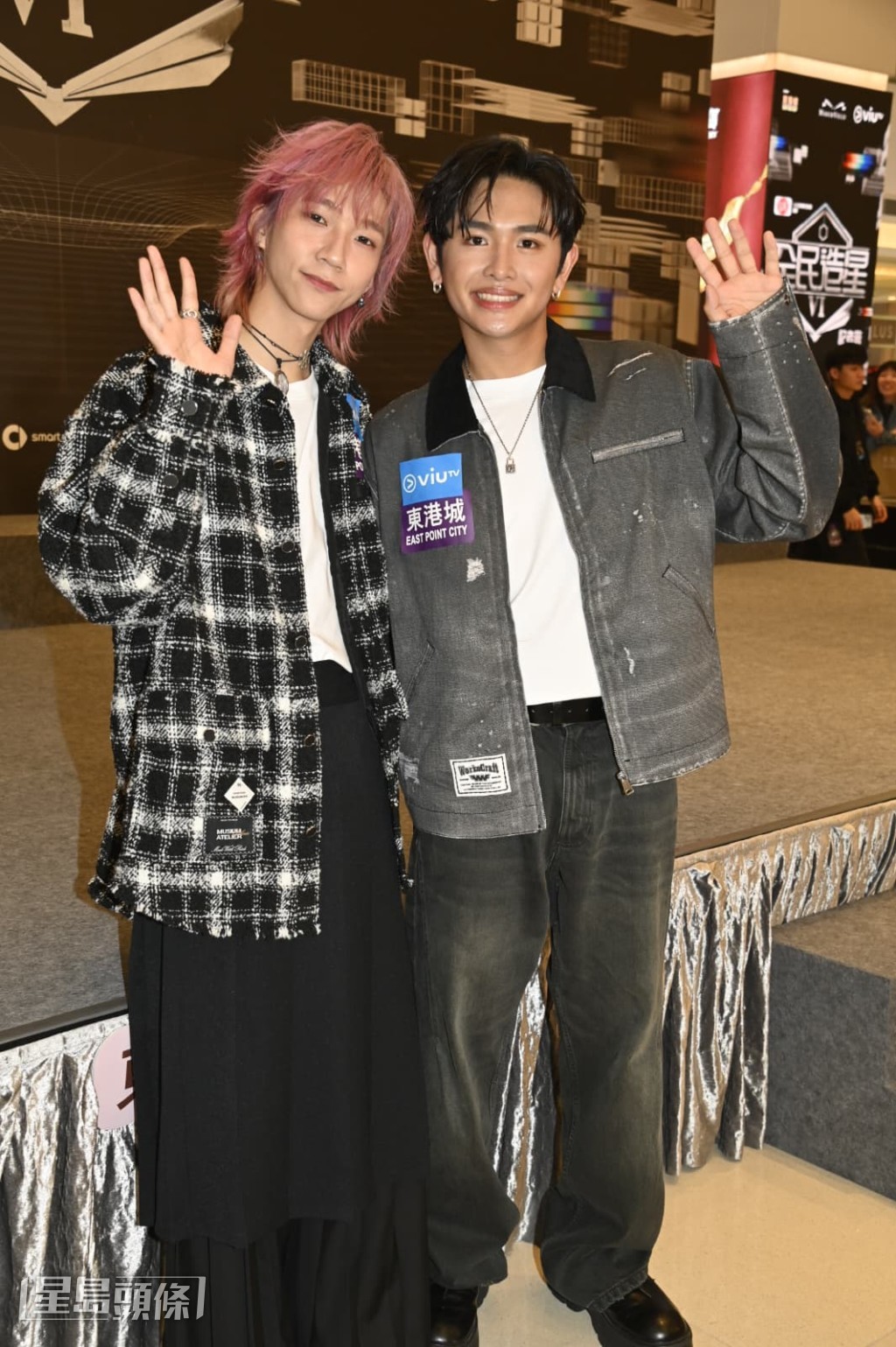 丘蓝与Jacky Fan都认为自弹自唱不比跳唱输蚀。 丘蓝与Jacky Fan都认为自弹自唱不比跳唱输蚀。