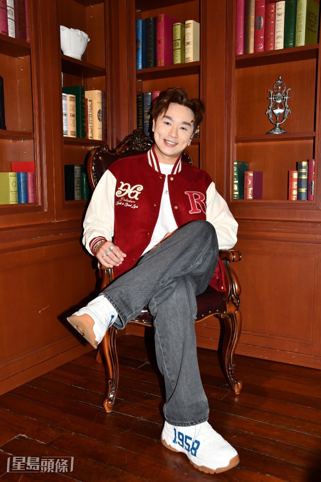 對於樂壇新人獎，他笑指那位歌手不想拿到。