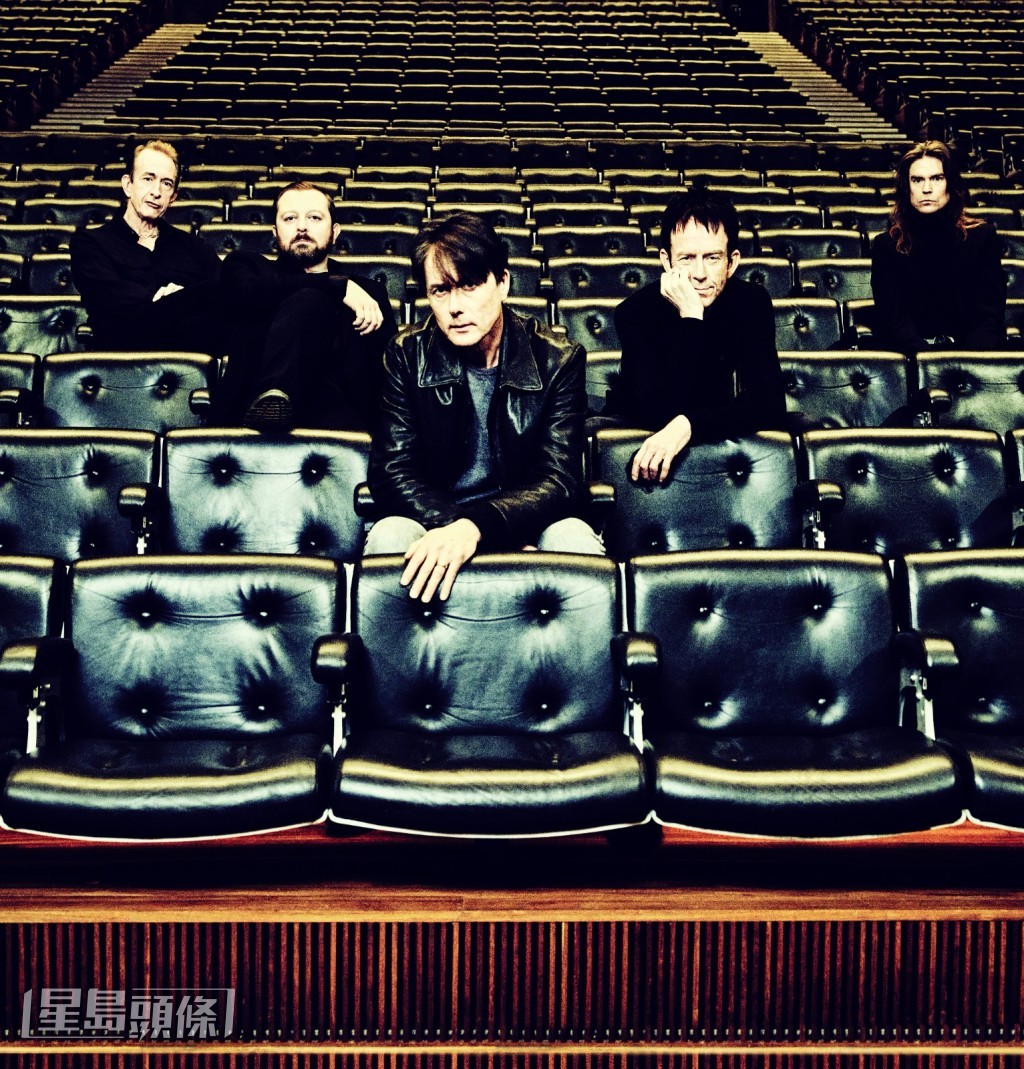  由1993年推出首张乐队同名大碟，至去年的最新专辑《Antidepressants》，多次来港开演唱会的Suede一直是英伦和本地Britpop迷的宠儿。