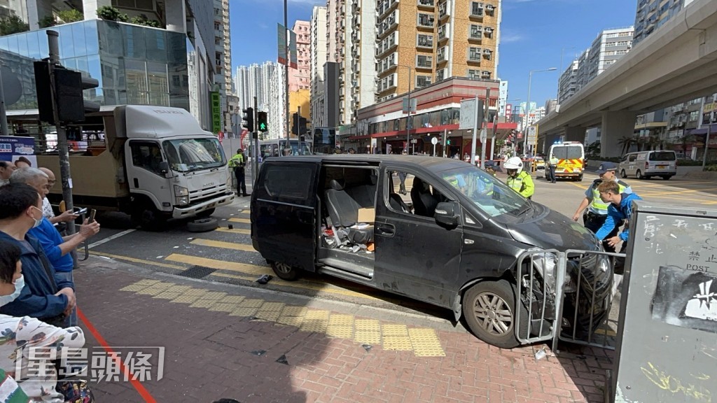 客货车被尾随货车撞及。杨伟亨摄