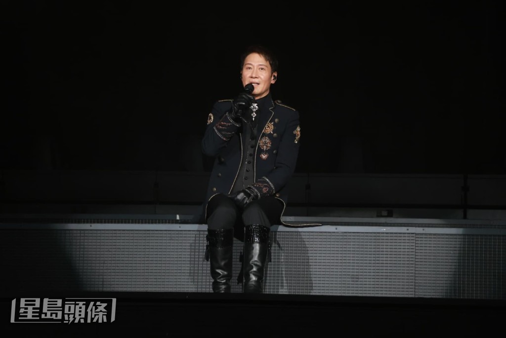 演唱會尾聲他分享了自己愛上音樂的心路歷程及啟蒙故事 演唱會尾聲他分享了自己愛上音樂的心路歷程及啟蒙故事