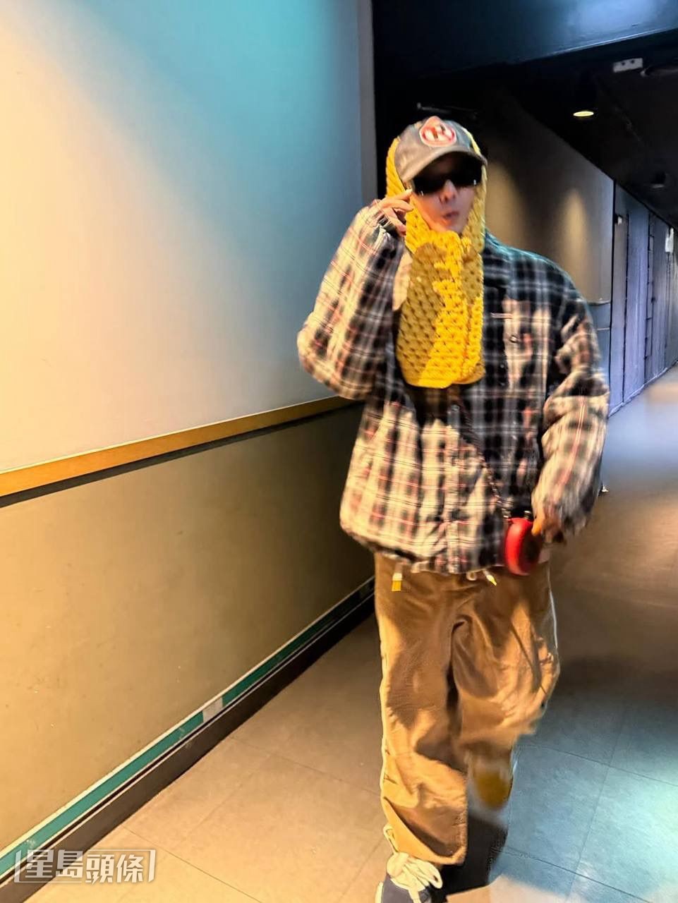 GD昨又分享到戲院欣賞自己的巡唱電影。 GD昨又分享到戲院欣賞自己的巡唱電影。