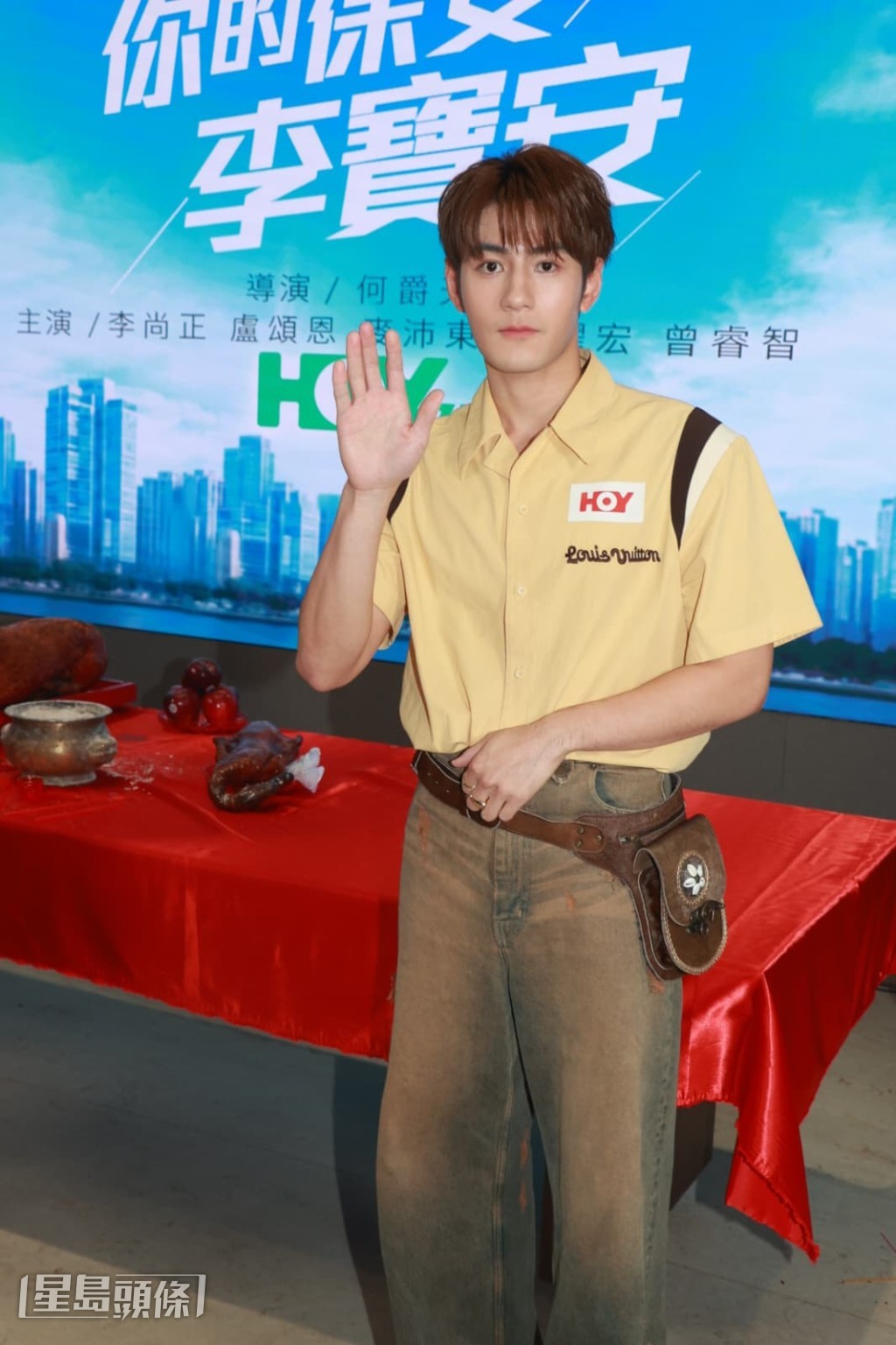 Jeffrey笑指自己平日是振夫綱之人,在劇中飾演怕女友,對他來說是考驗演技。 Jeffrey笑指自己平日是振夫綱之人,在劇中飾演怕女友,對他來說是考驗演技。