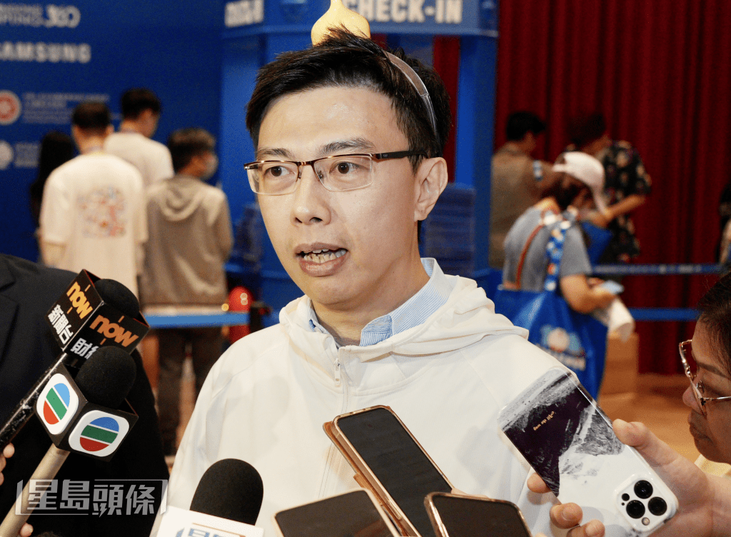 香港旅遊促進會總幹事崔定邦認為港府可參考日本做法，在本港旅客熱點設立「吸煙區」。