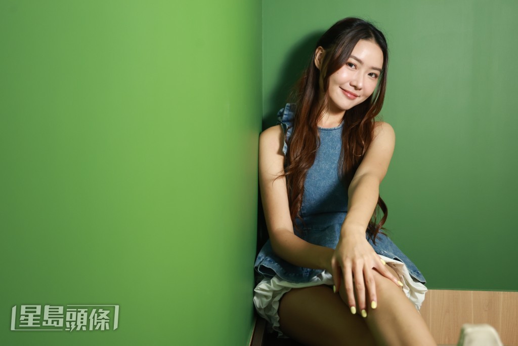 感情方面,Joey指雖然有人追,但因為工作關係,感情大多不長久。 感情方面,Joey指雖然有人追,但因為工作關係,感情大多不長久。