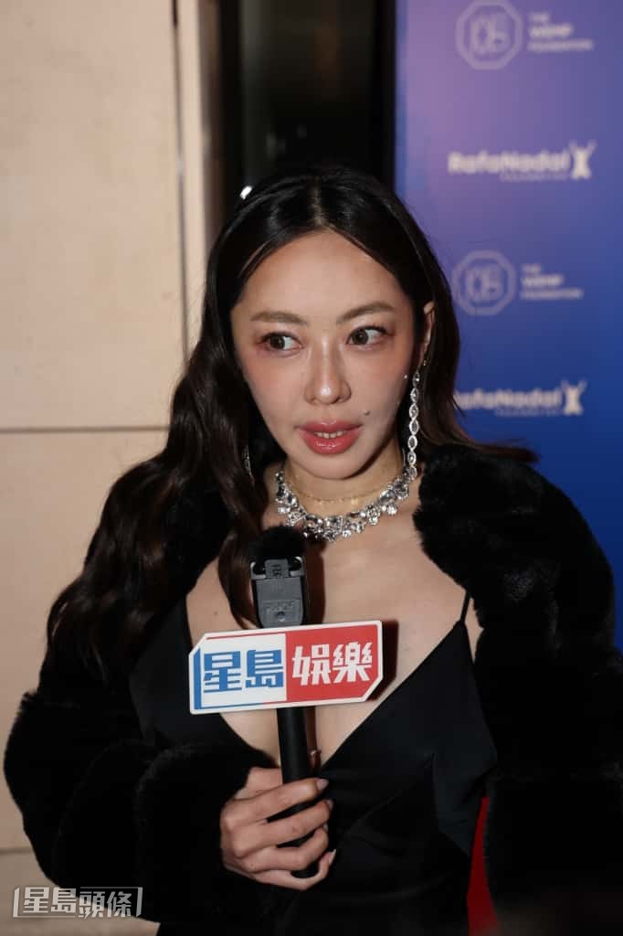 她透露愛犬剛過身,感覺很不好。 她透露愛犬剛過身,感覺很不好。