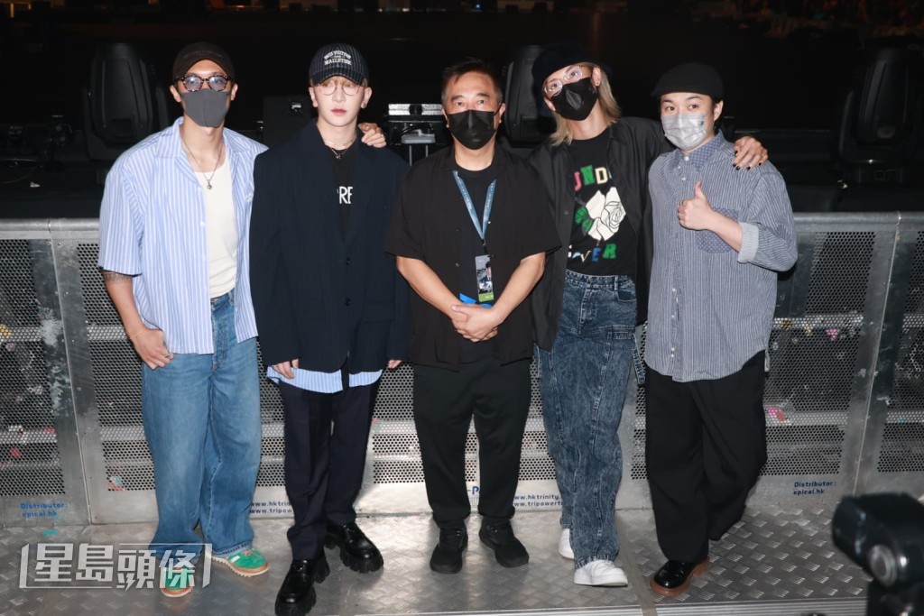 MakerVille行政總裁金廣誠與MIRROR成員Anson Lo、Stanley、Jeremy、Jer一同到場。