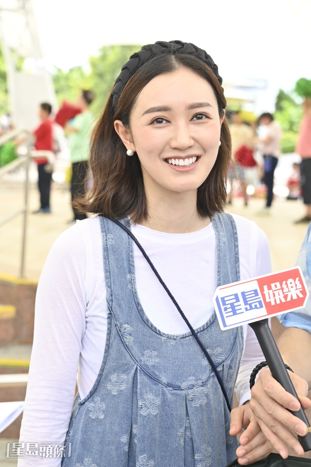 張寶兒稱現時肚子還不是太重,但妊娠反應比上一胎大,經常想嘔。 張寶兒稱現時肚子還不是太重,但妊娠反應比上一胎大,經常想嘔。