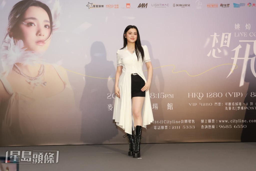 又透露開騷日本來應要飛回紐約準備開學,但現在則要改機票。 又透露開騷日本來應要飛回紐約準備開學,但現在則要改機票。