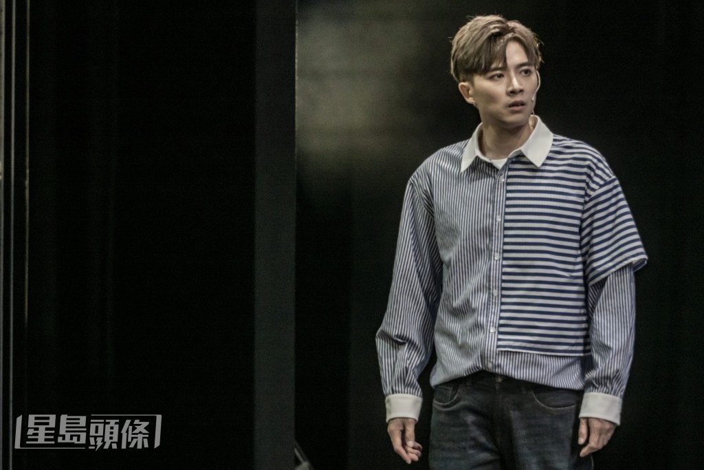 Frankie近年嘗試不同類型工作,包括演出舞台劇《大象的告別式》。 Frankie近年嘗試不同類型工作,包括演出舞台劇《大象的告別式》。