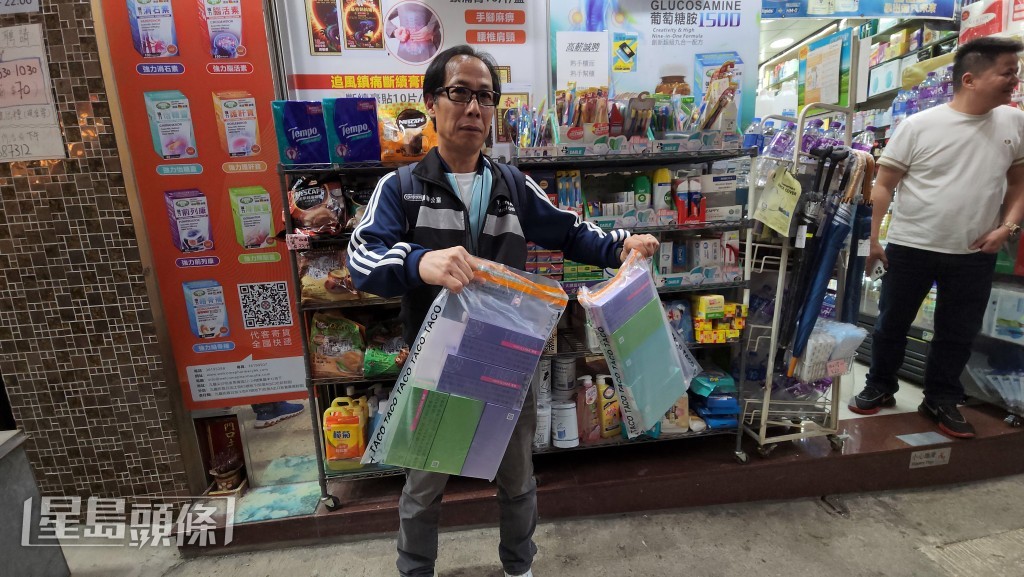 行動中檢獲的電子煙。黃文威攝