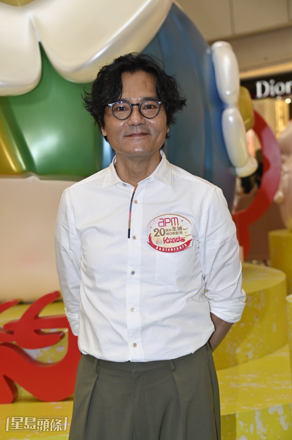家棟獲好友投資給他拍短劇8至10集,所以稍後會找導演出來洽談。 家棟獲好友投資給他拍短劇8至10集,所以稍後會找導演出來洽談。
