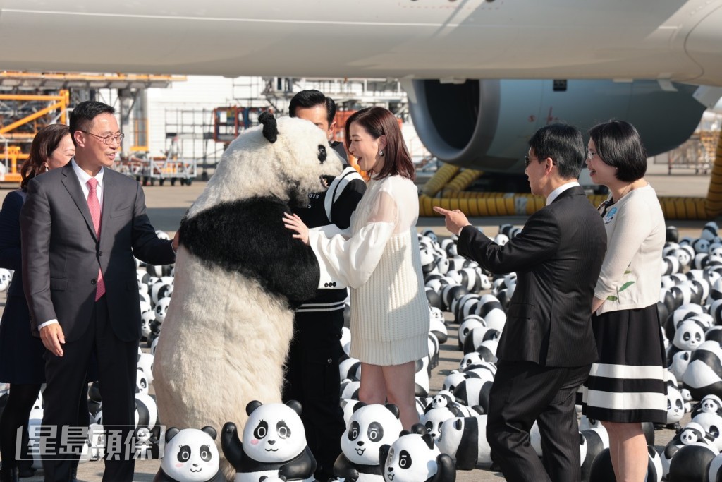 又說熊貓盈盈、樂樂亦是其好朋友的名字，曾去海洋公園探訪熊貓。