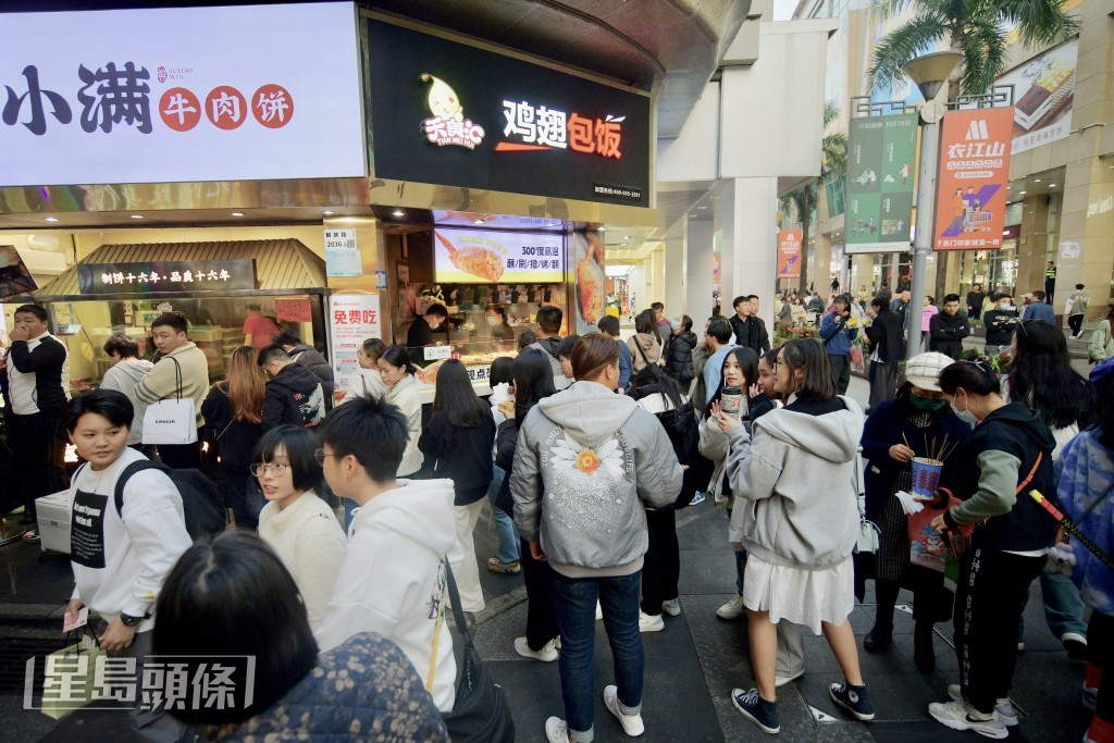 本港自通关后,不少市民都会趁周末及长假期北上游玩。资料图片 本港自通关后,不少市民都会趁周末及长假期北上游玩。资料图片