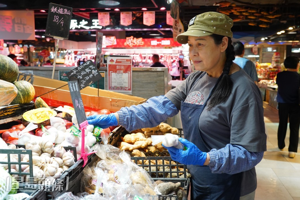 鲜味蔬菜档负责人何小姐表示，6款常见蒜头各有不同味道及烹法。