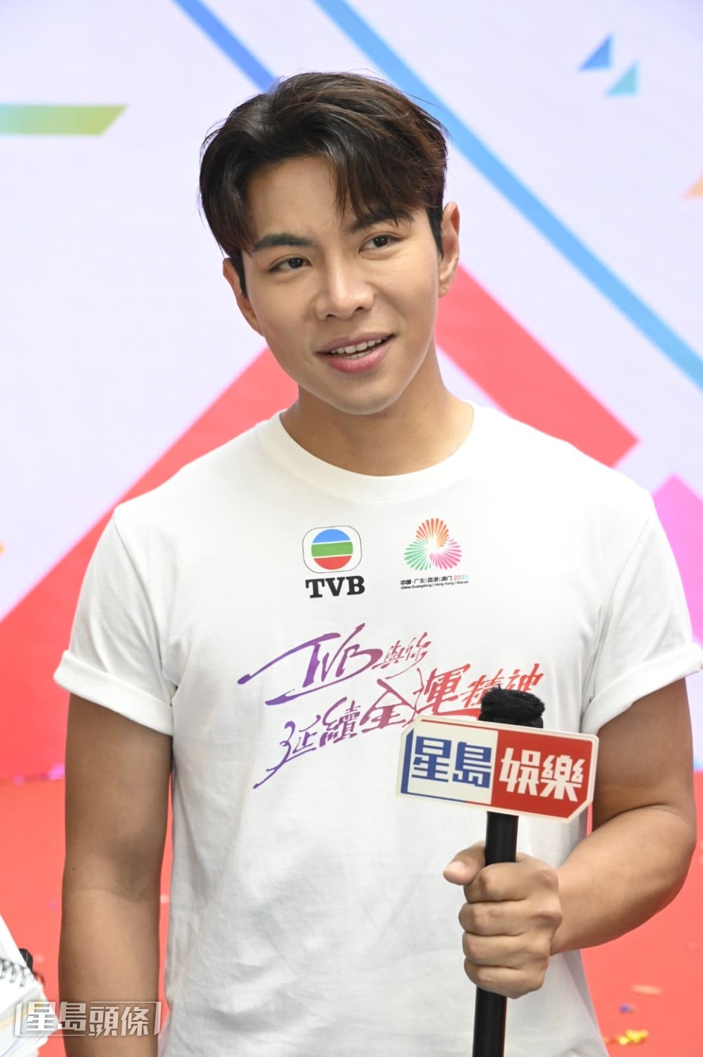 羅天宇笑謂平時喜歡打籃球,近來就沉迷高爾夫球。 羅天宇笑謂平時喜歡打籃球,近來就沉迷高爾夫球。