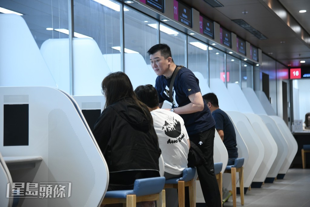 截至今早10時約有400人次使用服務。何健勇攝 截至今早10時約有400人次使用服務。何健勇攝