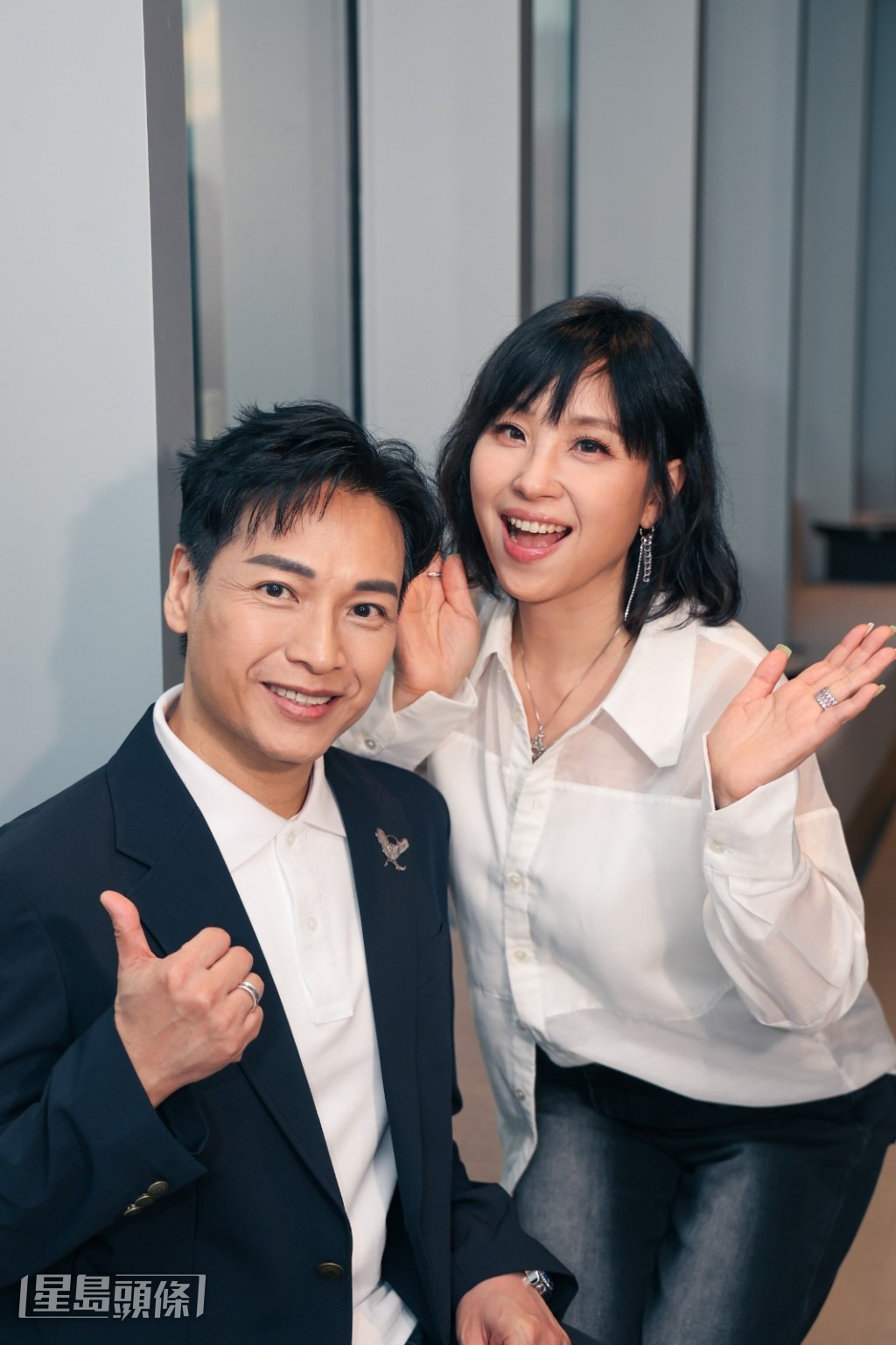 談到二人的緣份，楊詩敏即心心眼表示18歲初入演藝學院時，有份參與譚偉權主演的音樂劇《遇上1941的女孩》並擔任和音。