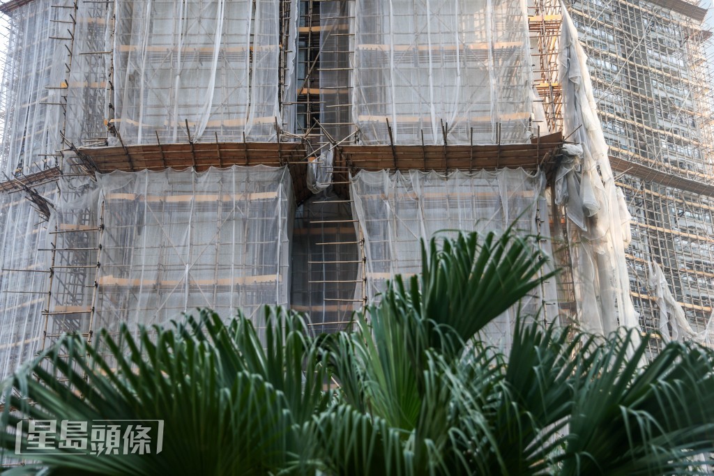 有業界中人坦言,業界無能力查核供應商提供的檢測報告真偽,也無能力確定送抵工地的棚網是否同屬受檢批次。資料圖片 有業界中人坦言,業界無能力查核供應商提供的檢測報告真偽,也無能力確定送抵工地的棚網是否同屬受檢批次。資料圖片