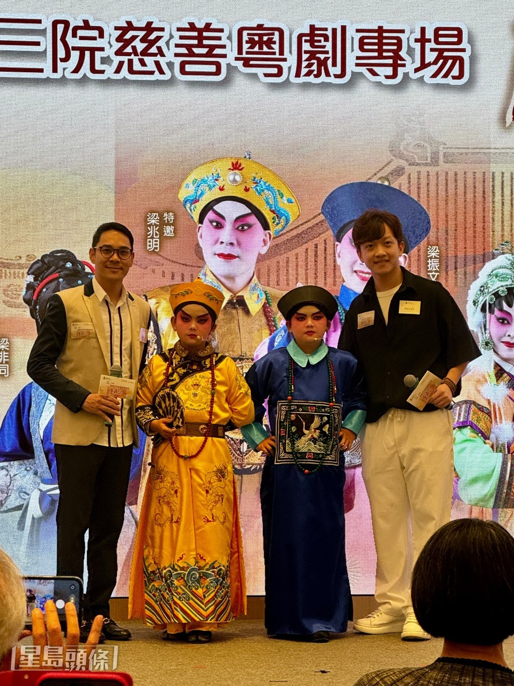 梁兆明(右一)、梁振文(左一) 梁兆明(右一)、梁振文(左一)