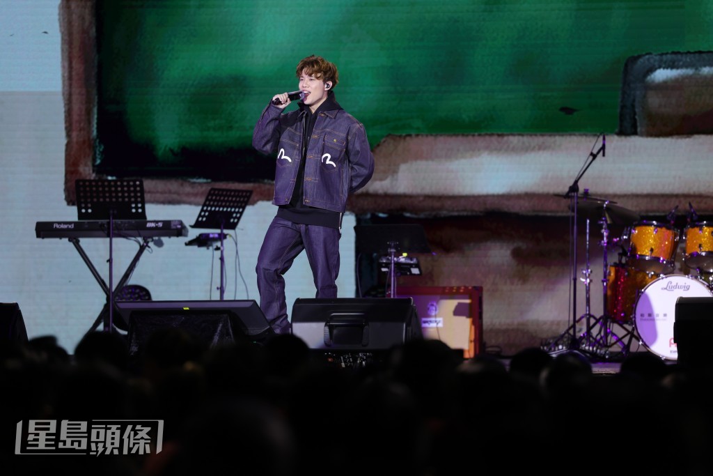 Dark 黄明德任嘉宾，演唱《留班同学》及《框框》。