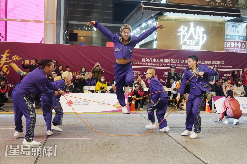 花式跳繩。吳艷玲攝 花式跳繩。吳艷玲攝