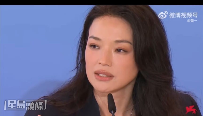 舒淇在記者會上,盡訴首次做導演參展壓力甚大。(微博截圖) 舒淇在記者會上,盡訴首次做導演參展壓力甚大。(微博截圖)