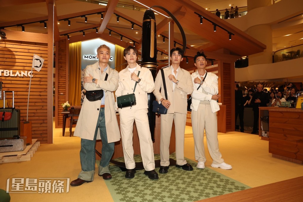 胡子彤今日與泰國演員兼歌手Mew、張敬軒、柯煒林出席一個品牌活動。 胡子彤今日與泰國演員兼歌手Mew、張敬軒、柯煒林出席一個品牌活動。