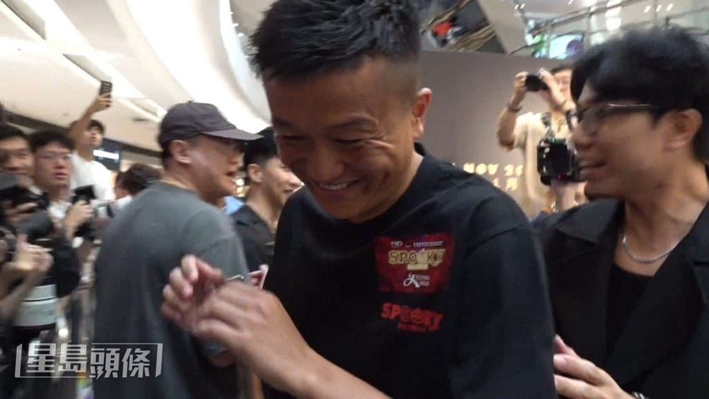 活動完結後遭傳媒詢問有關婚訊事宜。