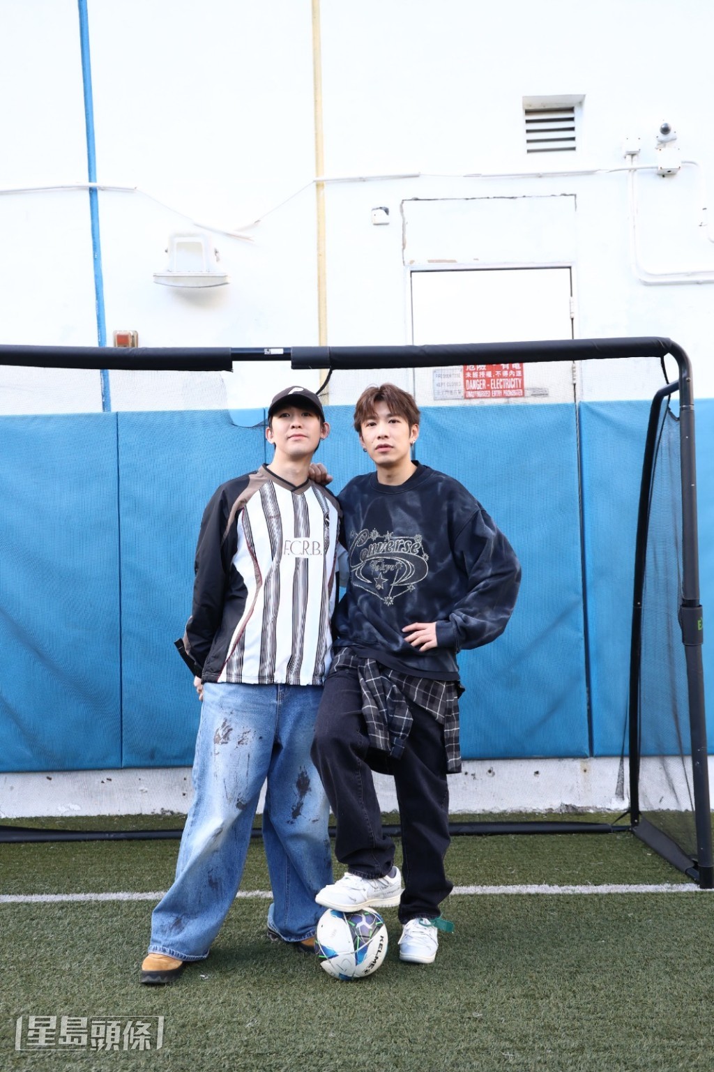 叱咤903的Woody聯同歌手洪嘉豪,走訪林大輝中學進行校園巡演第三站。 叱咤903的Woody聯同歌手洪嘉豪,走訪林大輝中學進行校園巡演第三站。