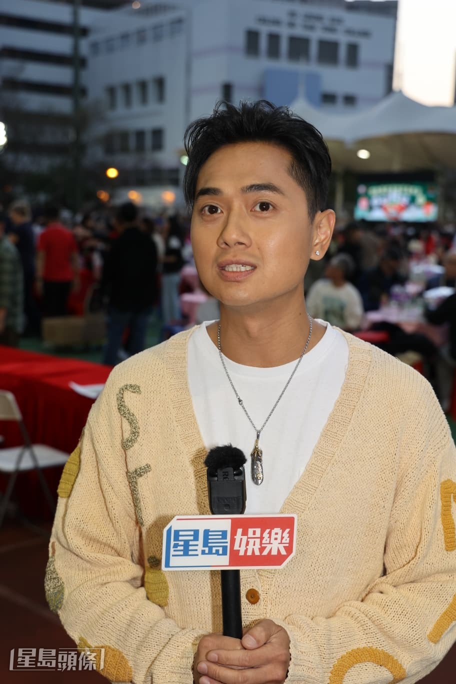對於吳業坤約滿疑似離巢，笑指與他同屬TVB Music Group的鄭俊弘可以重奪一哥位置。