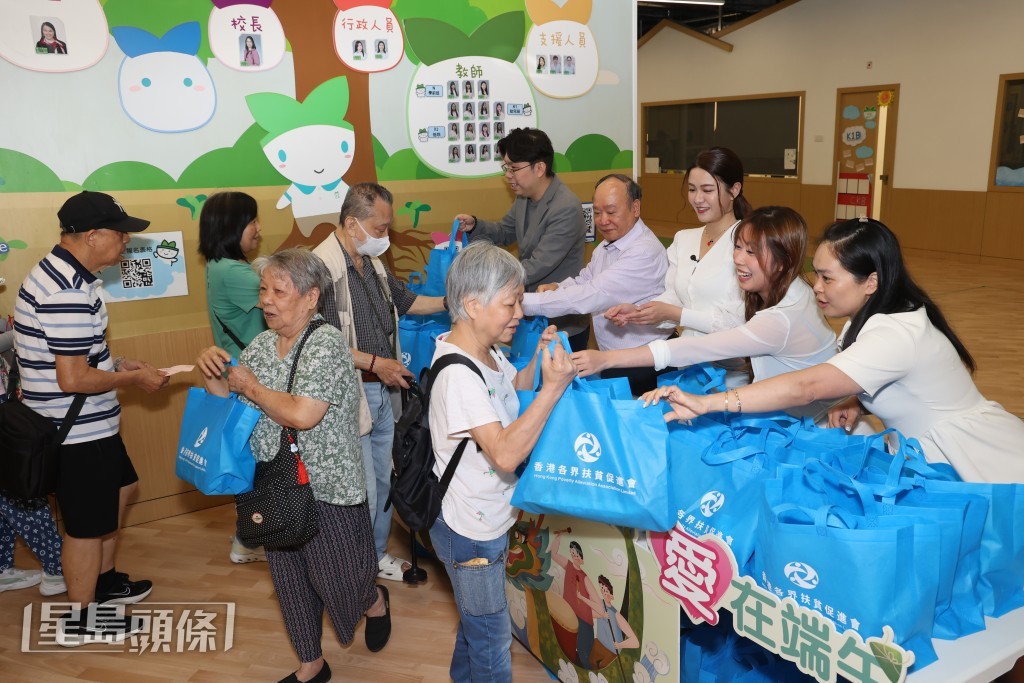 波波和Kaman祝長者們身體健康。