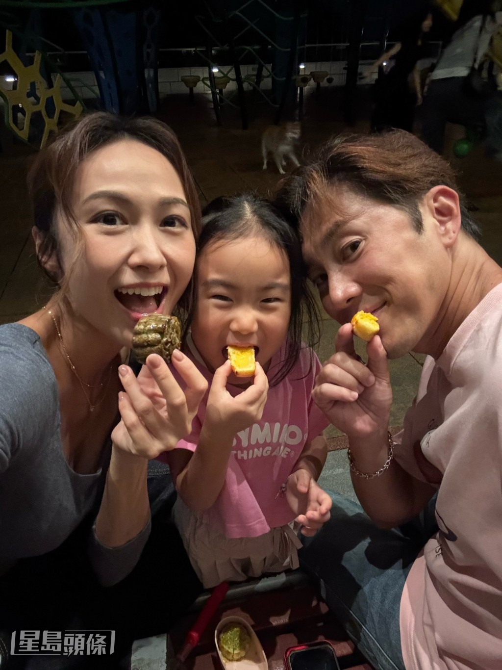 湯怡和老公麥秋成組成幸福三口之家，早前一齊開心慶中秋節。